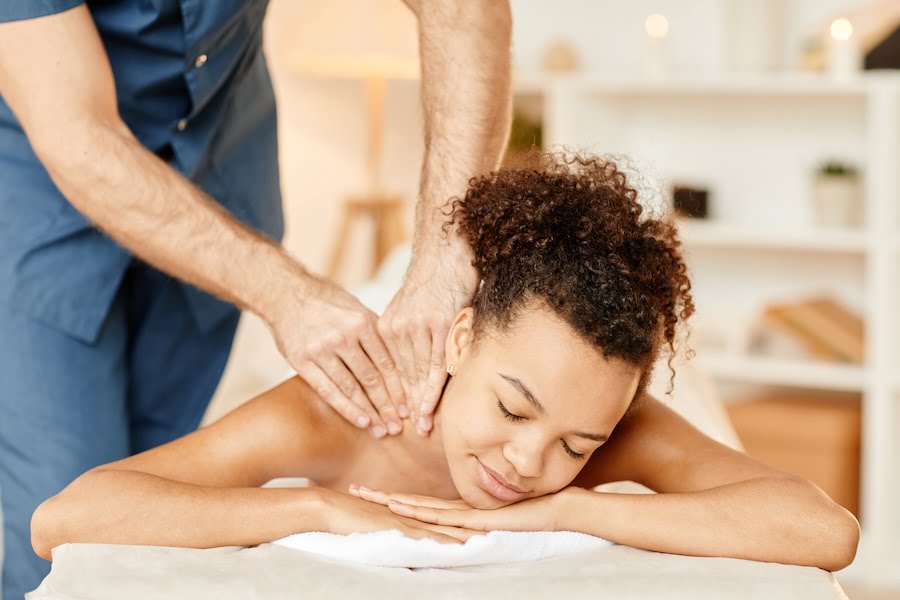 5 Ways How Massage Therapy Blends Science and Spirituality